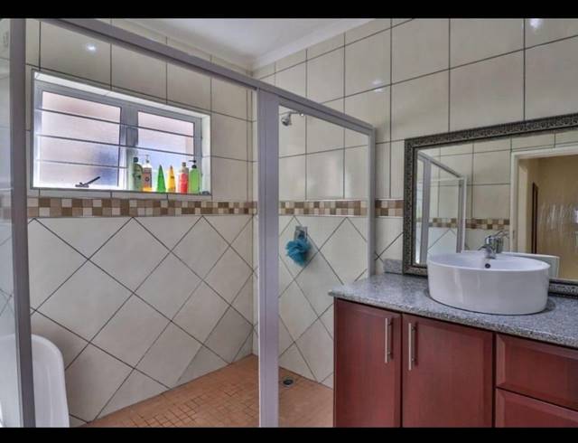 5 BEDROOM HOUSE FOR SALE IN BLUFF